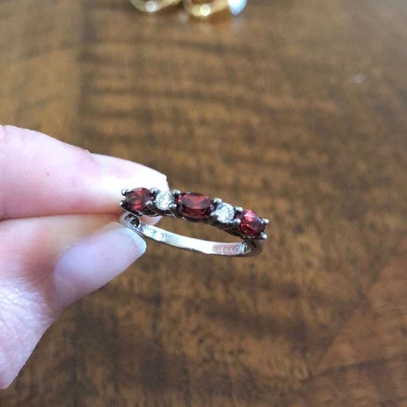 Pretty Ring - Picture 2 of 3